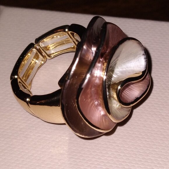 Elegant Beautiful Flower Ring, Adjustable band - Picture 3 of 5